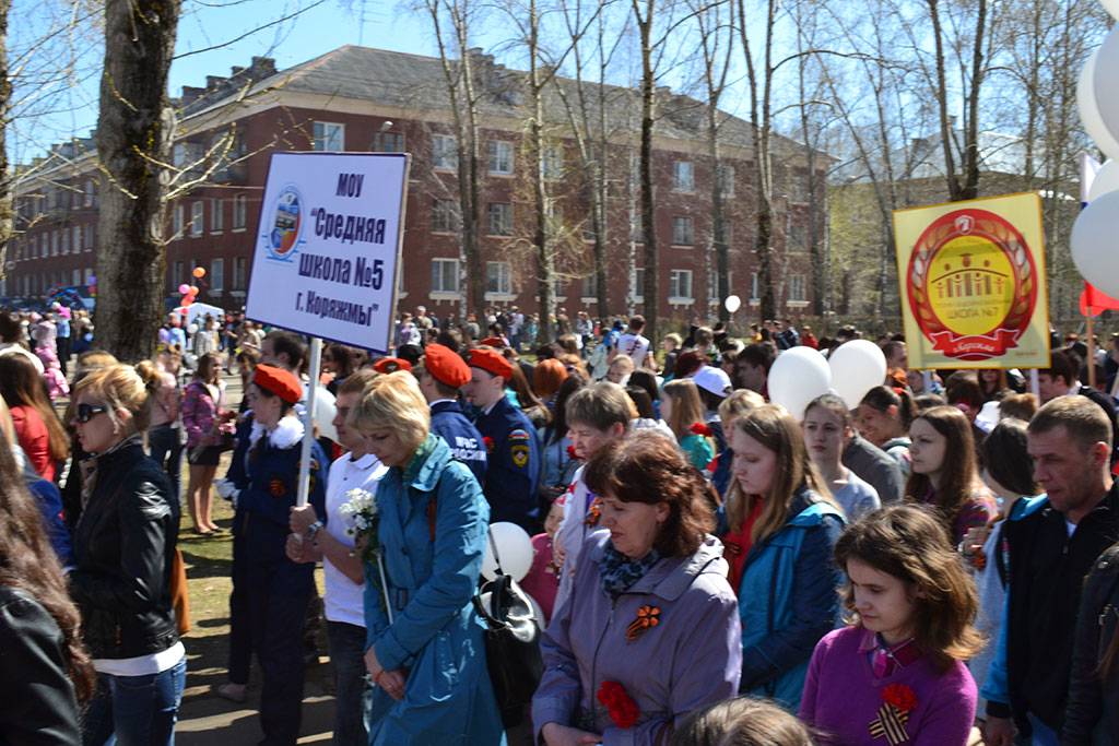 В праздничной колонне