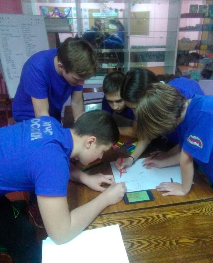 Команда школы во время городской квест-игры «Формула здоровья»