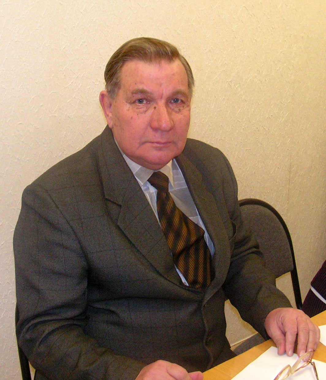 Первый директор школы Александр Федорович Отряхнин