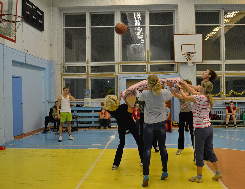 Мяч в кольцо... с одеяла